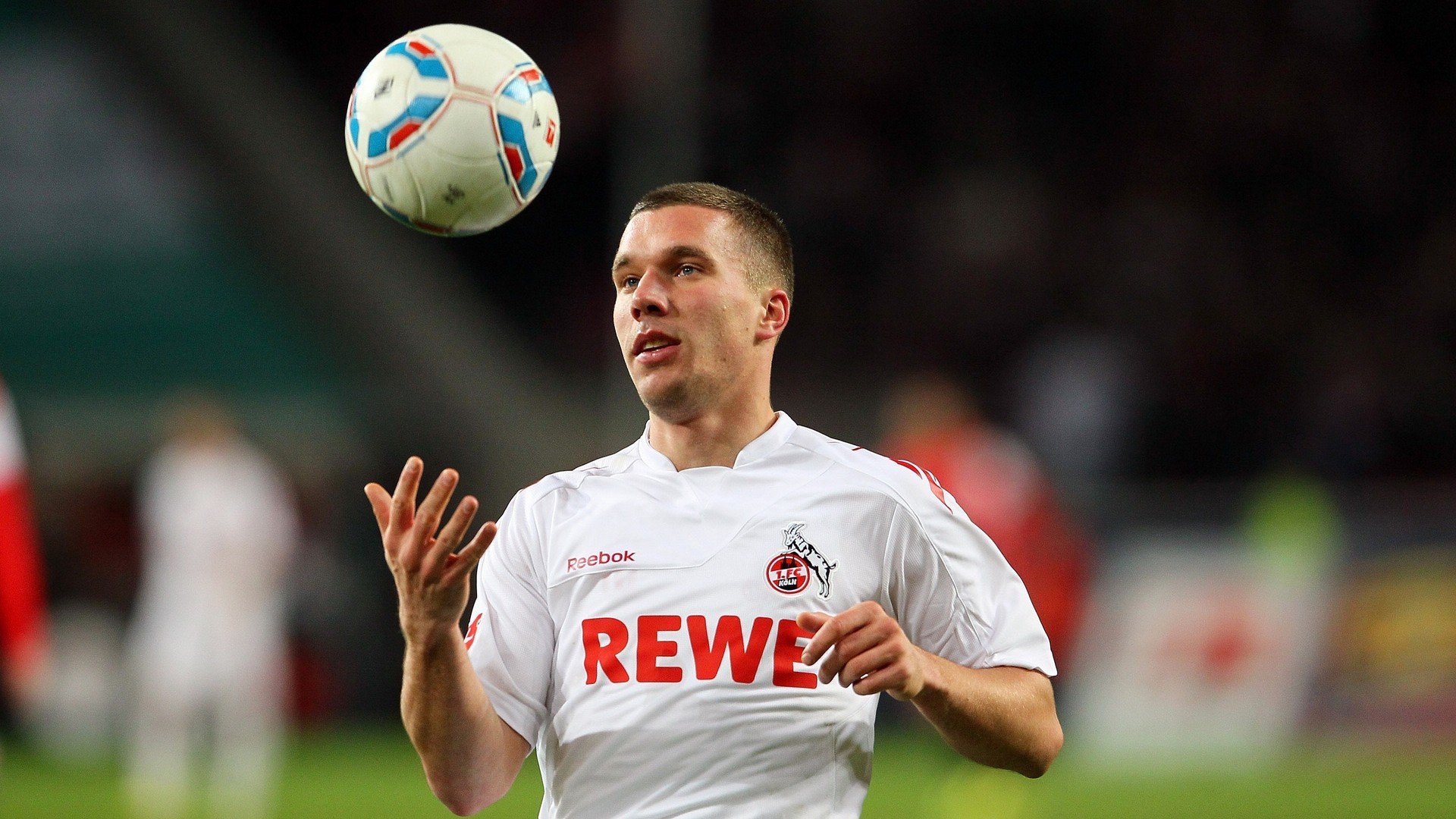 特色足球赛事增加赛事直播互动，提升观众参与感，足球赛事讲解